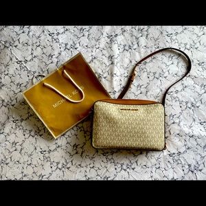 Ginny Medium Pebbled Leather Crossbody Bag